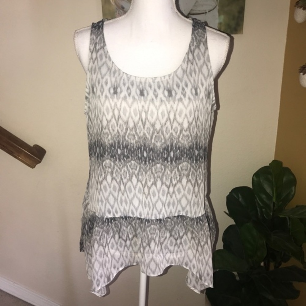 Express gray white ruffle tank top size M NWT‎
